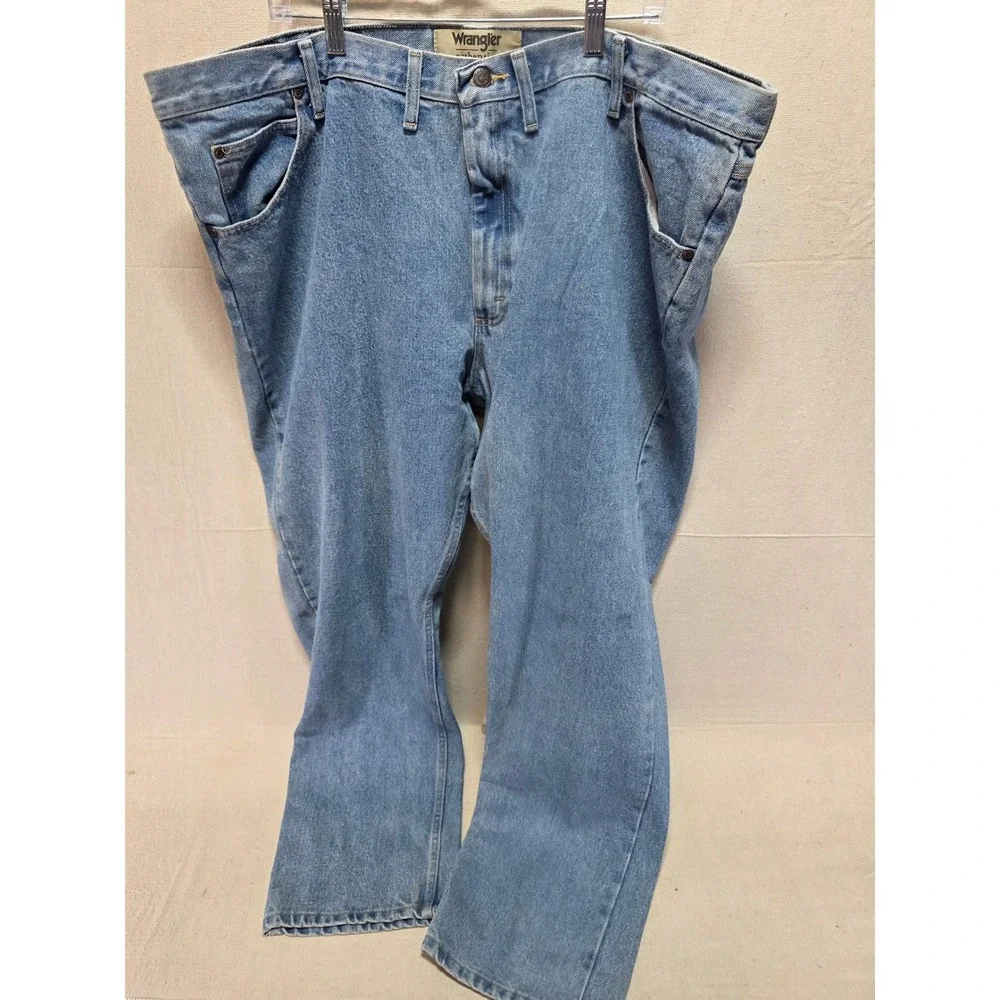 Wrangler Authentics Mens Relaxed Fit Straight Leg Jeans Light Wash 46x34 2757